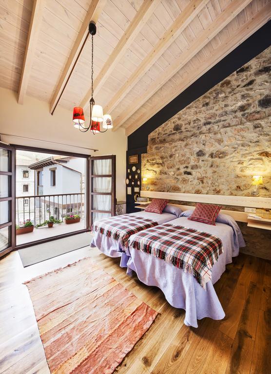 Гостевой дом Casas La Xiuca Коррас-де-ла-Пуэнте Экстерьер фото